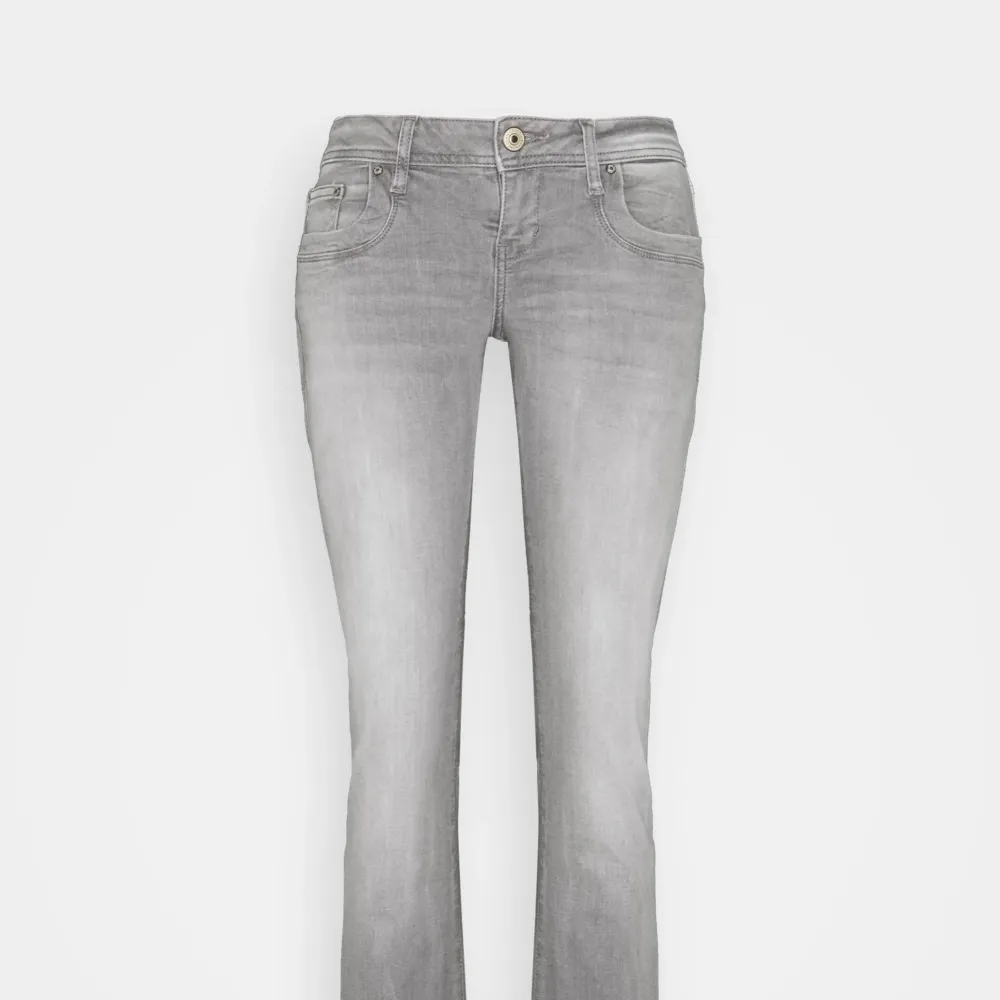 superfina ltb jeans som har använts en gång 💕säljer då de var alldeles för stora på mig 🩷 storlek W34/L34, originalpris 949 kr, inga defekter!. Farkut & Housut.