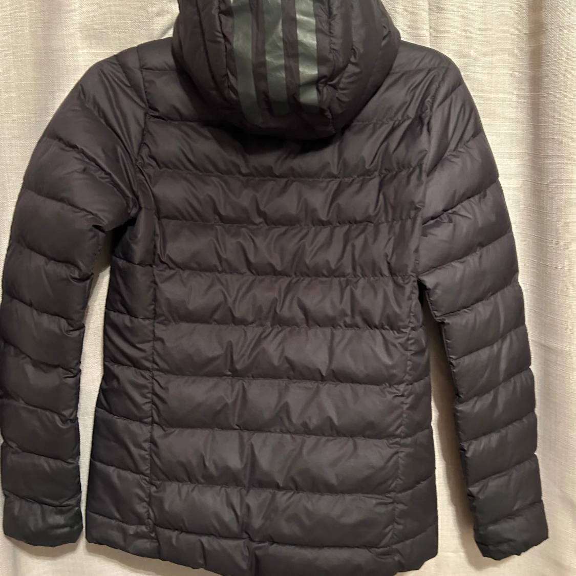 Svart dunjacka från Adidas - 93