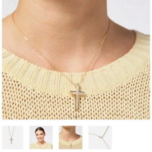 Korshalsband med kedja  -  Vacket guldpläterat halsband med kors. Korset är fyllt med vita gnistrande Kubisk Zirkonia.