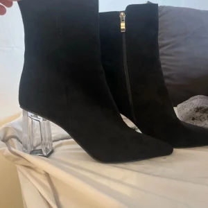 Klack boots  - Köpta på zalando för 700 aldirg använt de då de var för långa ! Stl 40