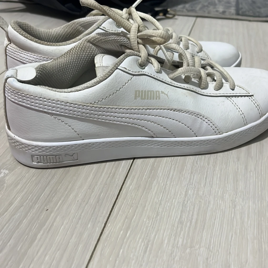 Vita puma skor  - 90