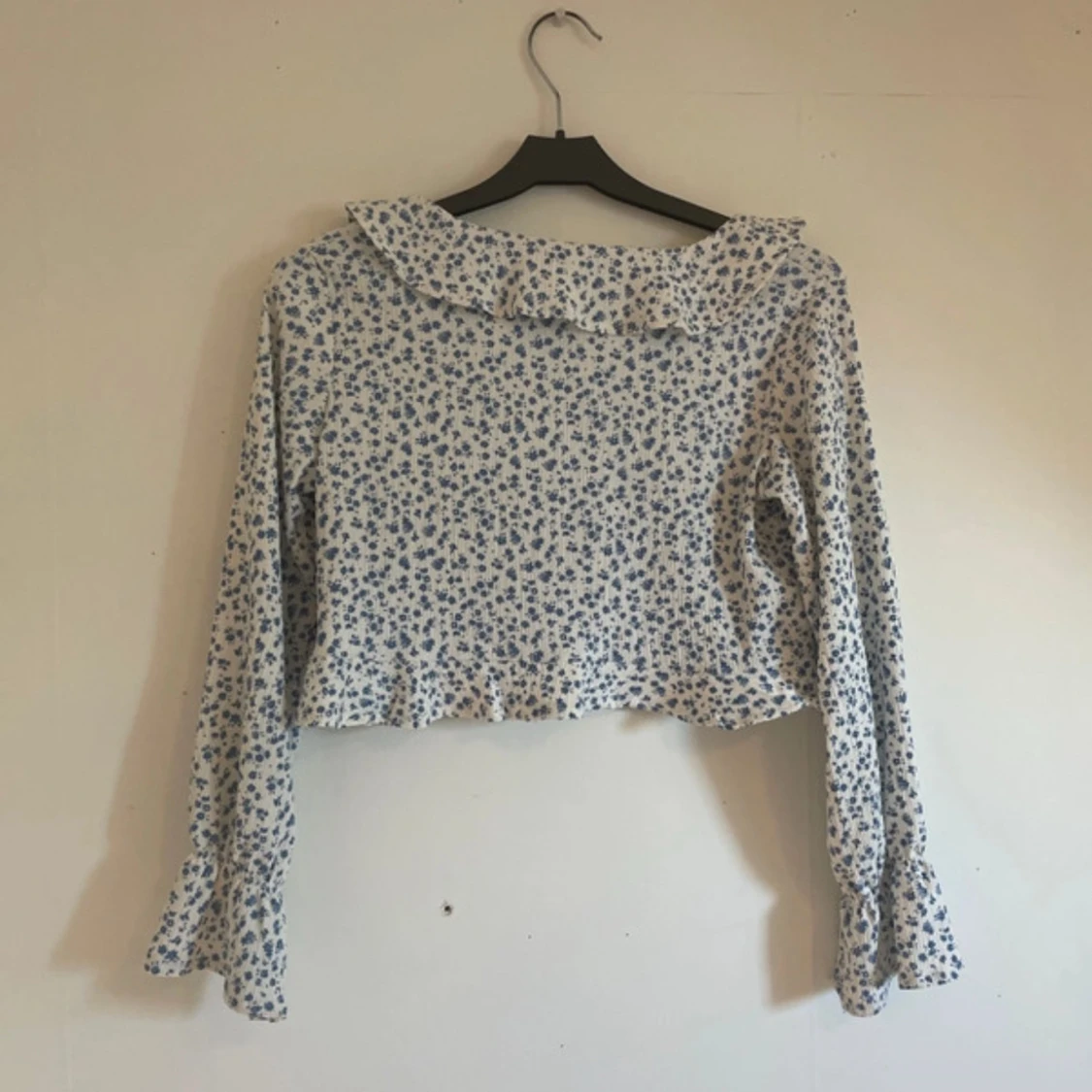 Blommig blus🤍 - 90