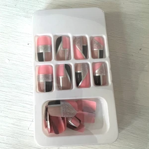 Lösnaglar  - Lösnaglar. Kan postas eller säljs via vinted. 