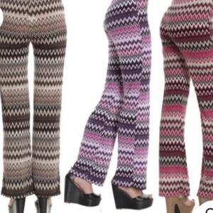 Mossani  -  byxor I mossani färg Jätte fina färgen på byxorna som jag har finns inte med på bilden men du kan få bild i chatten💘