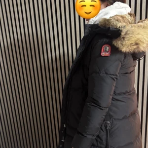 Vinter jacka  - Jackan är i väldigt väldigt bra sick används några gånger i storlek 36. Kvitto funnits, inget jag hittar just nu