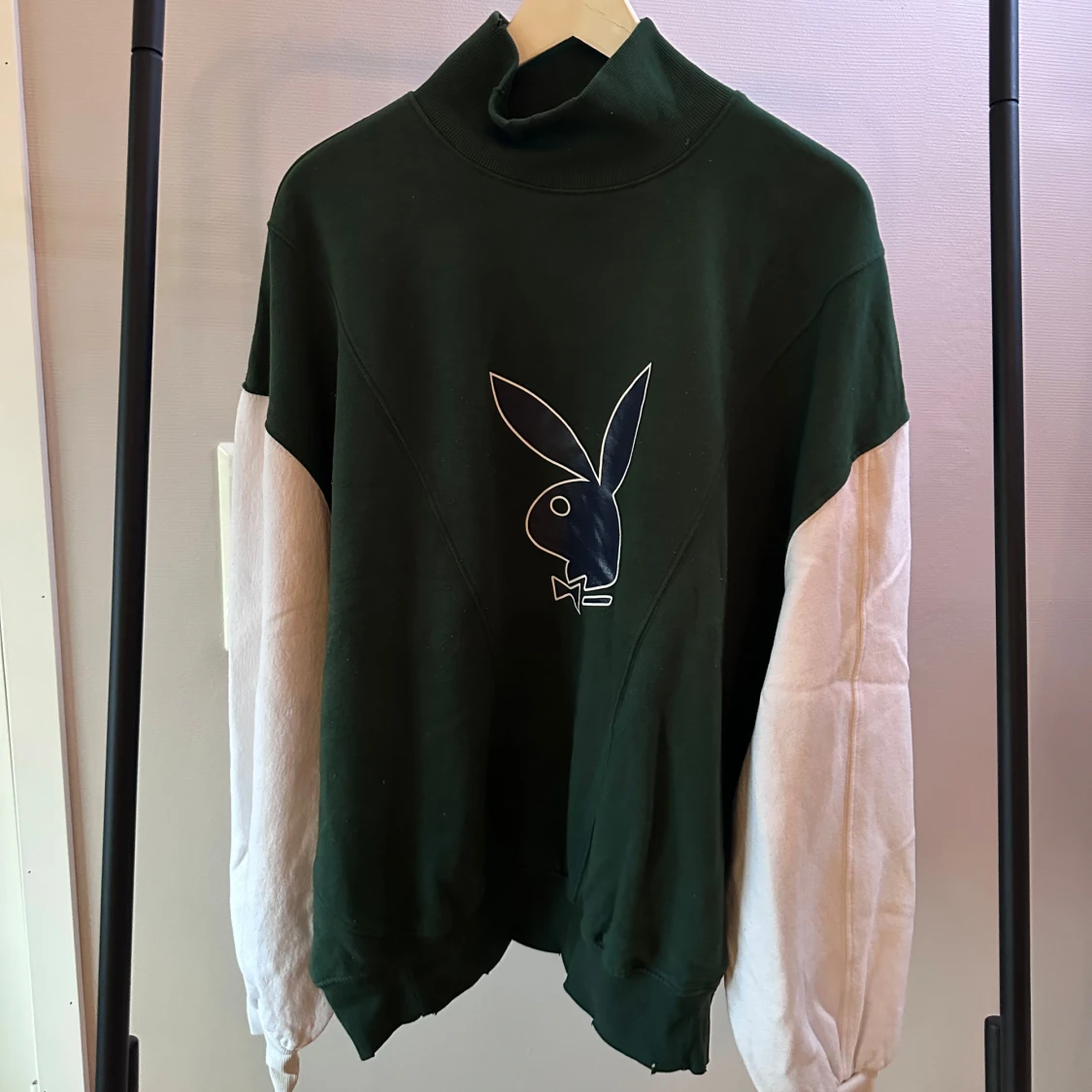 Grön och vit tröja från Playboy x Missguided