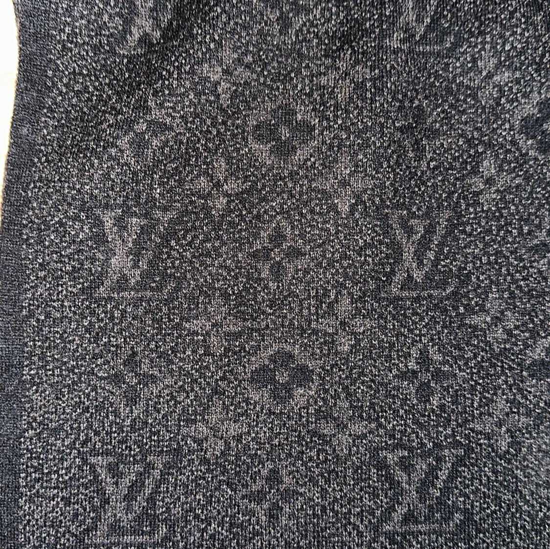 Svart halsduk från Louis Vuitton - 92