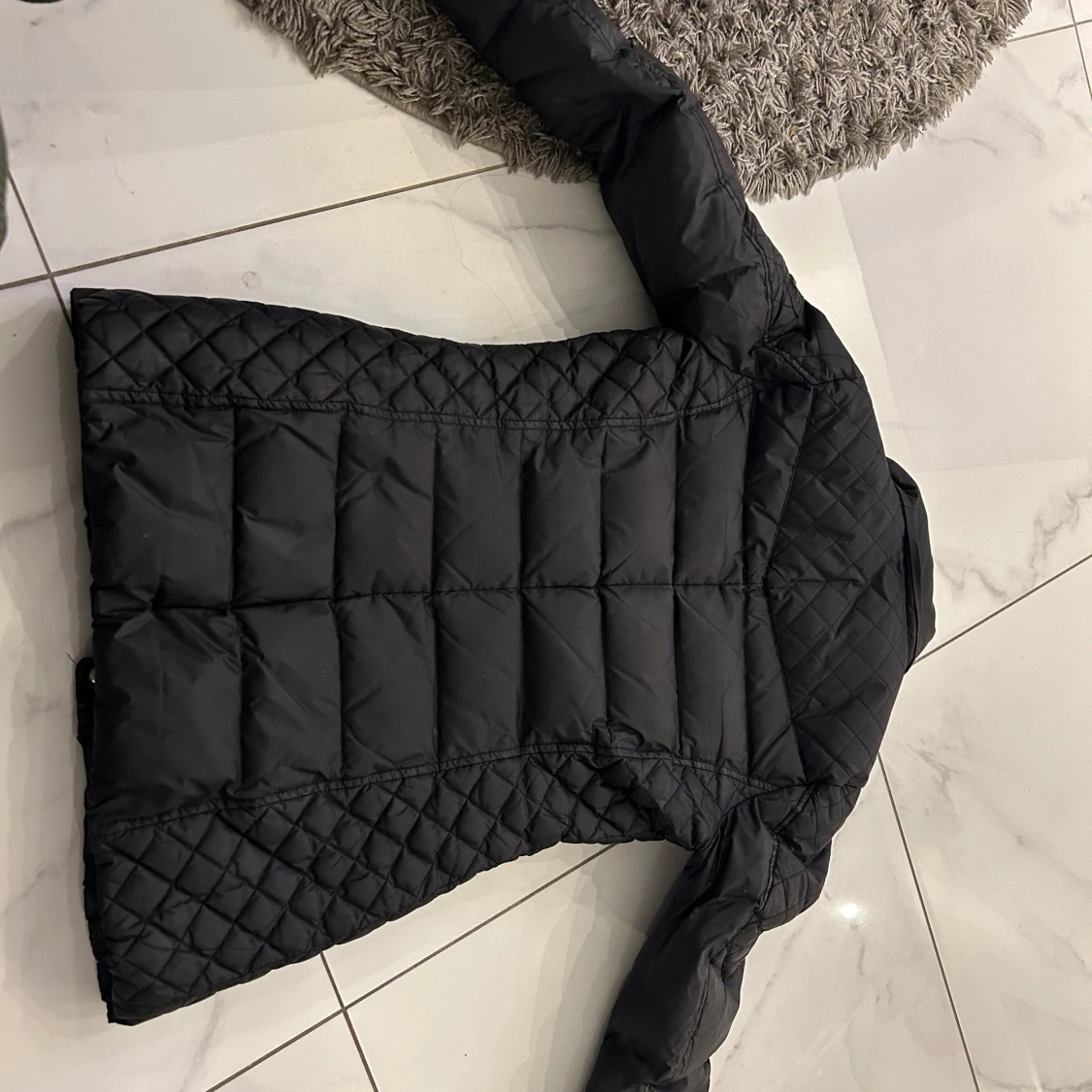 Svart quiltad jacka från Rockandblue - 90