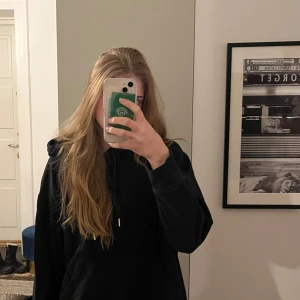 Svart hoodie - En svart hoodie från HM💗