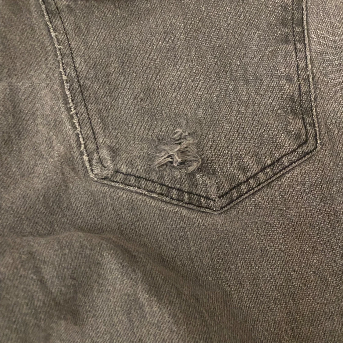 Grå jeans från Gina tricot  - 91