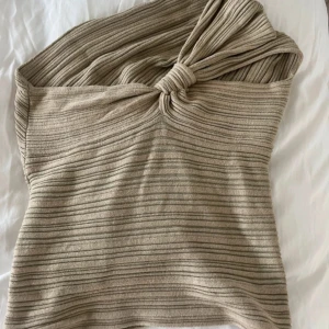 zara topp - skitsnygg zara topp!!! använd några gånger💕💕