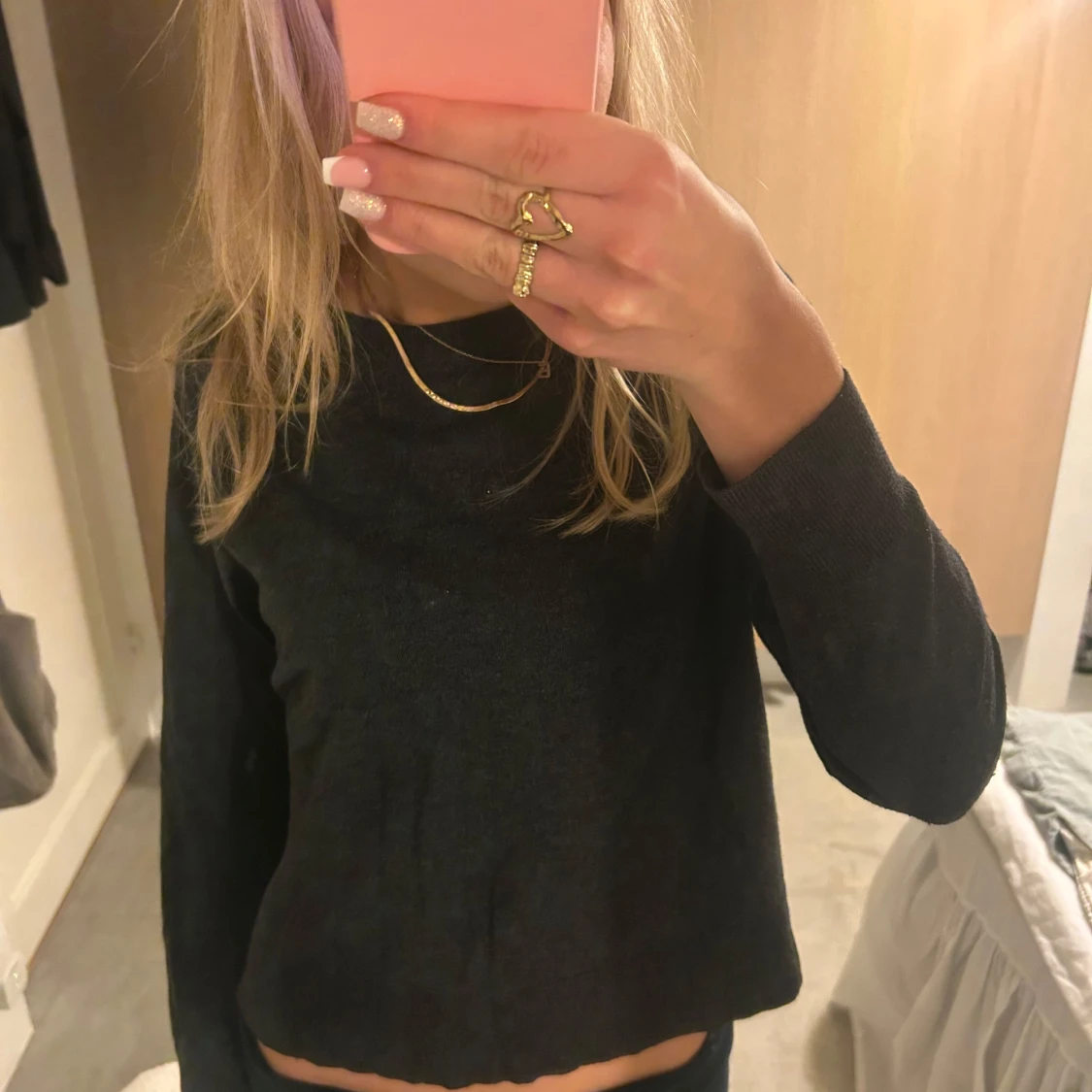 Svart croppad tröja