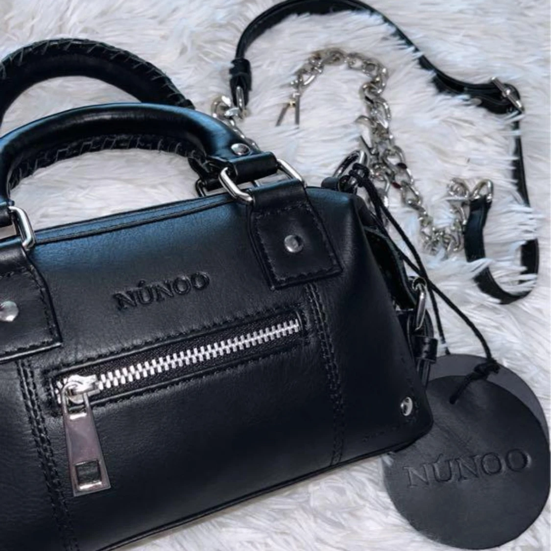 NYTT Svart handväska från Núnoo mini Bobby  - 90