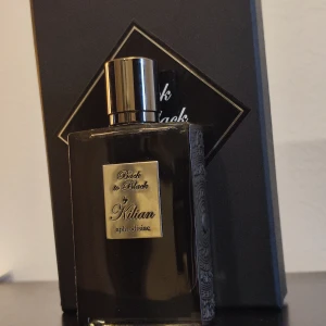 Kilian Back to black edp 50ml - Kilian Back to black Eau de Parfum. 50ml. The perfume is new and comes with the original box. Official notes of By Kilian Back to Black: Aphrodisiac: bergamot, saffron, nutmeg, cardamom, coriander, raspberry, chamomile, olibanum, honey, cedar, oak, tobacco, patchouli, almond, vanilla and labdanum.