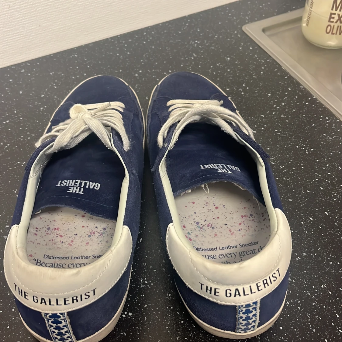 Blå sneakers från The Gallerist - 91