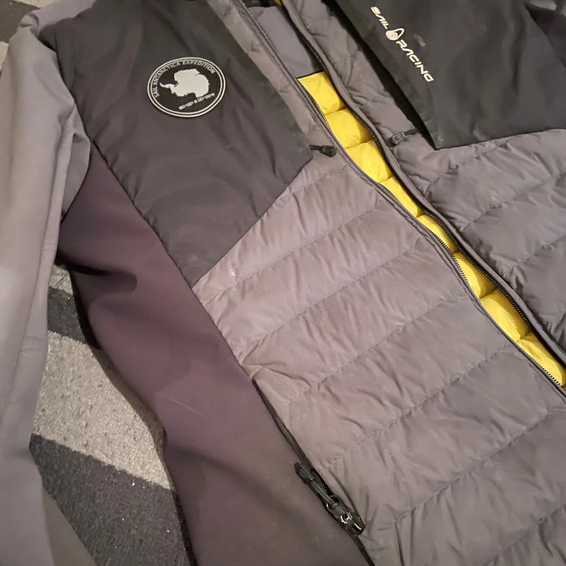 Svart och gul jacka från Sail Racing  - 92