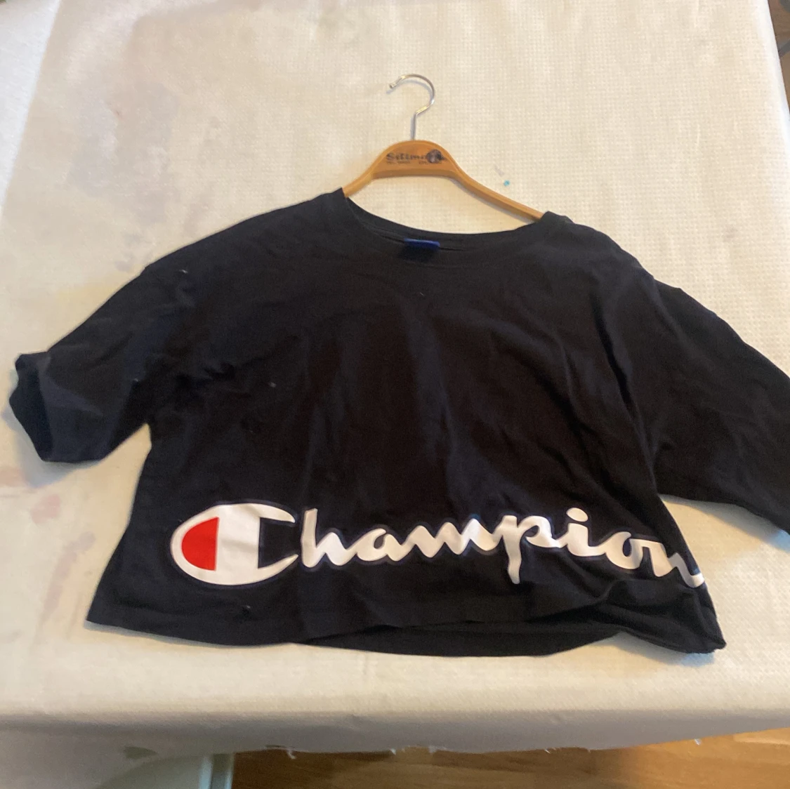 Svart croppad t-shirt från Champion