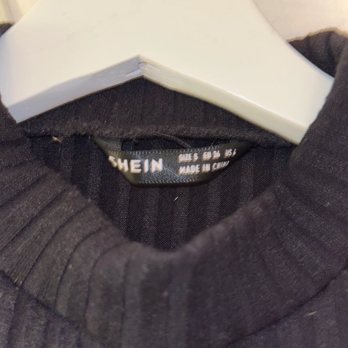 Svart ribbad topp från Shein - 91