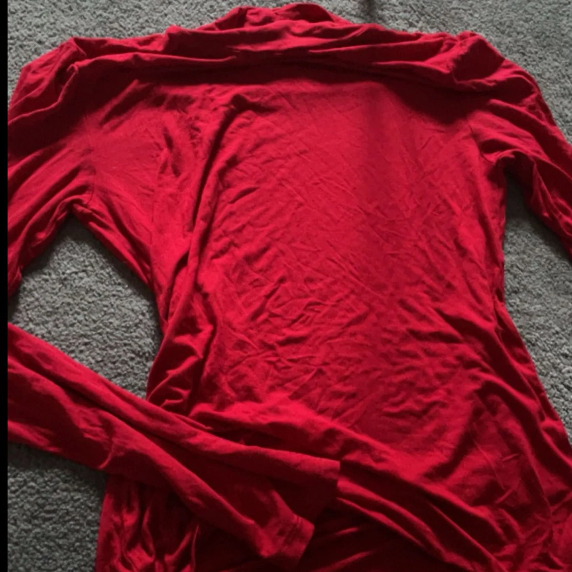 Röd långärmad topp från Gina Tricot - 1