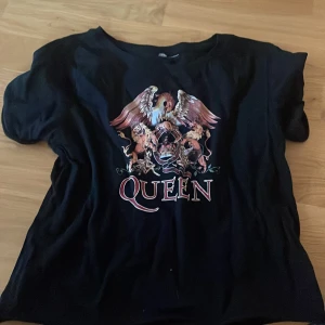Svart Queen t-shirt - Inga defekter, gulli