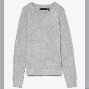 Grå stickad tröja  - Säljer en grå stickad tröja. Perfekt för kyligare dagar. Skriv för fler frågor 💞💞