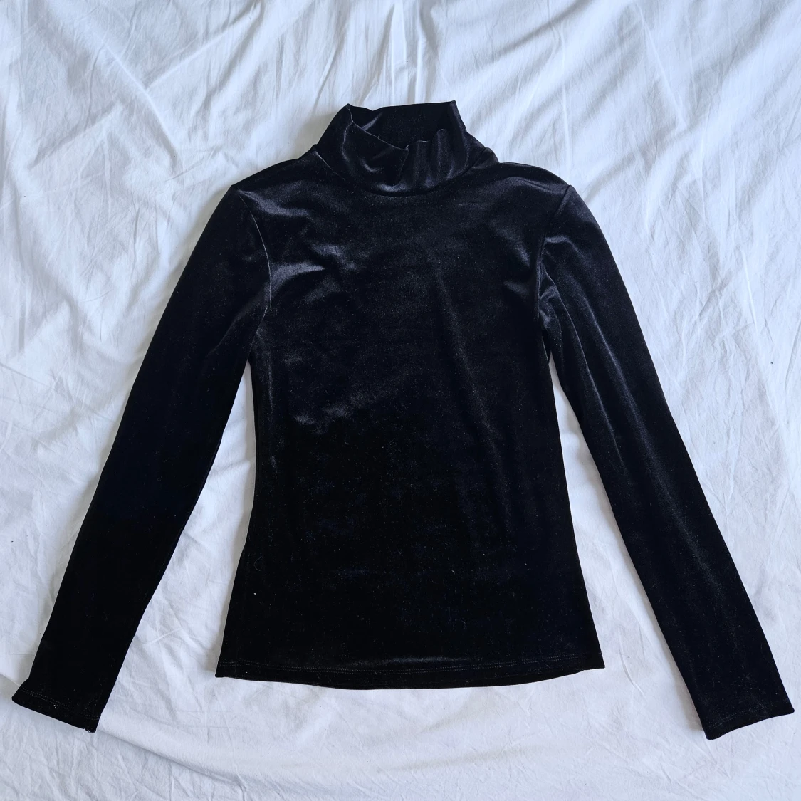 Svart turtleneck i sammet - Gina Tricot strl. S