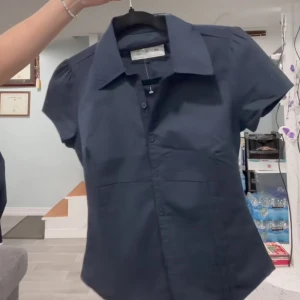 Hollister blus SÖKER - Söker denna blus från Hollister. Behöver inte vara i denna färgen. Antingen storlek M eller S