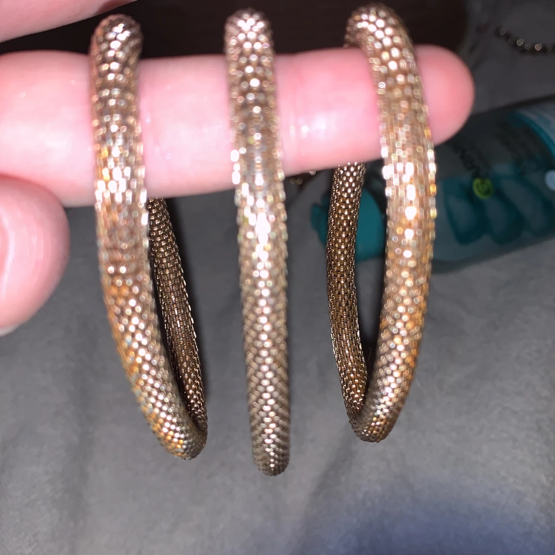 Guldiga armband i nätmönster - 3