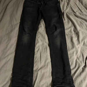 Dondup jeans - Säljer dessa riktigt feta Dondup jeansen för endast 900 kr skick 9/10. I storlek 29