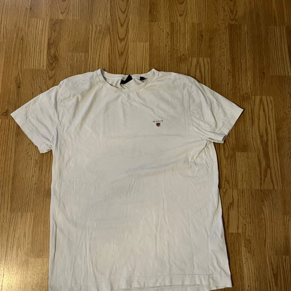 Vit t-shirt från GANT