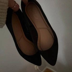 Svarta ballerinaskor med spetsig tå - Använda 1 gång