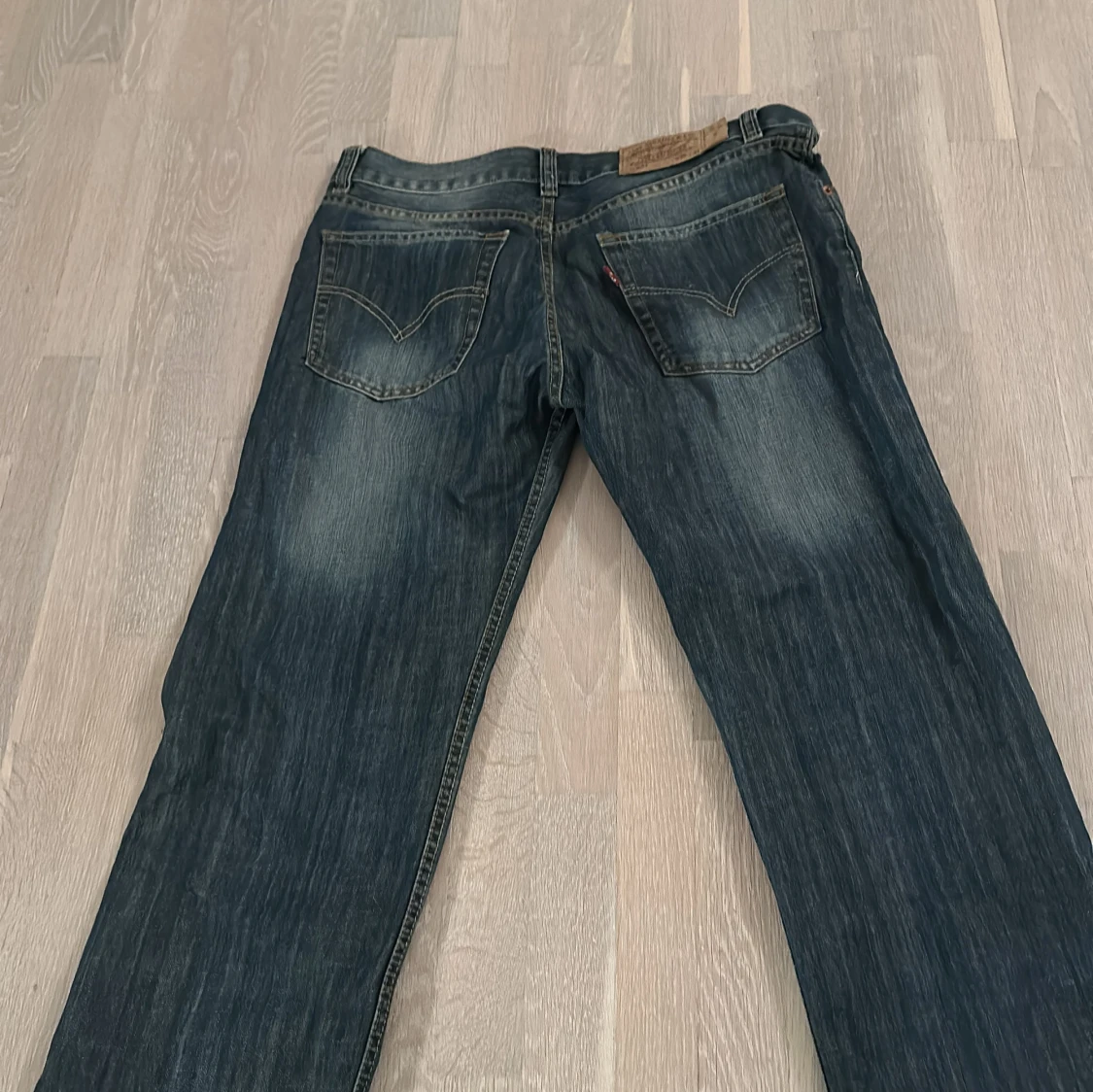 Blå jeansbyxor från Levis - 1