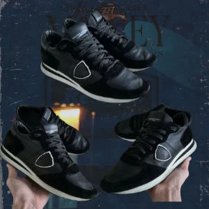 Svarta sneakers från Philippe Model - Snygga svarta sneakers från Philippe Modell. Storlek: 42. Hör av er vid fler frågor DM. 🙌