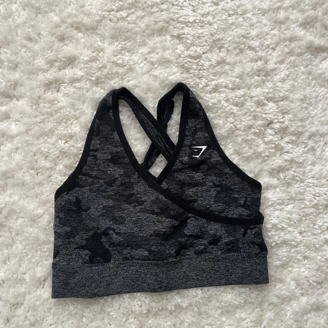 Grå camotopp från gymshark stl S