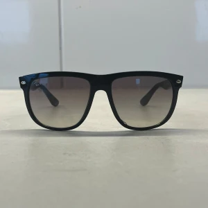 Ray-Ban boyfriend - Säljer de eftersom har ett annat par så dessa har bara legat på min byrå utan användning. Pris kan diskuteras 