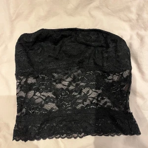 Spets topp - Tubtopp i spets material! Endast testad! Säljer då den aldrig kommit till användning👎🏻 