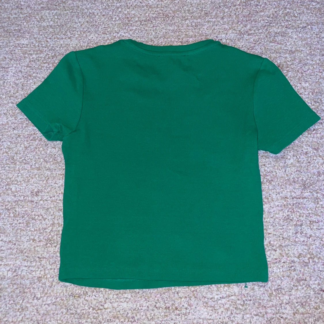 Grön T-shirt med tryck. - 91