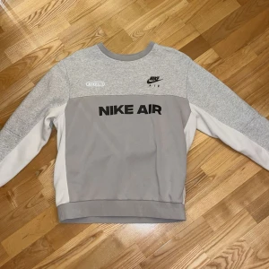 Nike Tröja - Skriv vid frågor