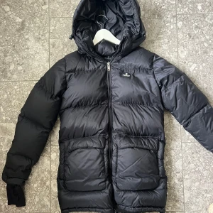 Kingsland jacka - Kingsland jacka i storlek XS. Fint skick Nypris 6000kr Mitt pris 3500kr inkl spårbar frakt 