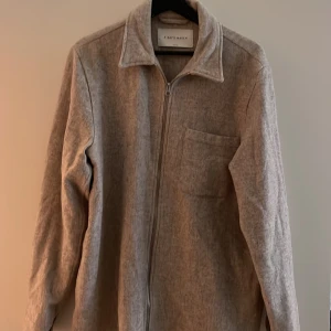 A Day’s March Wool Overshirt - Wool overshirt/jacka i medium från a days march. Använd 2 gånger. Nypris 1700kr