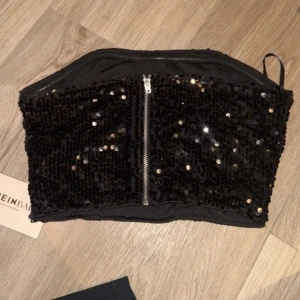 Topp - En fin glittrigt topp i nytt skick från SHEIN lapp kvar aldrig användt