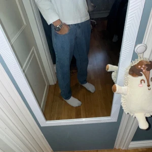 Valient jeans  - Helt nya valiente jeans, har använt de 2-3 gånger, de är i ganska bra skick.