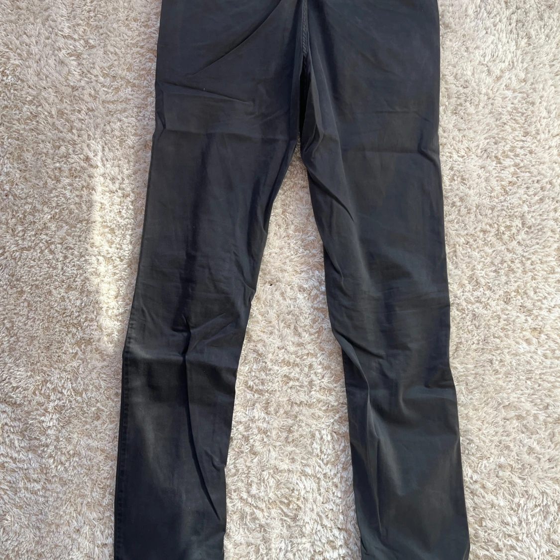 Mörkgrå/svarta chinos - 90