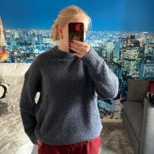 Blå stickad tröja💙 - Ej använd.