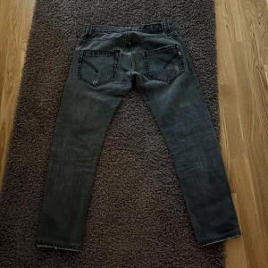 Don dup jeans - Don dup jenas i storlek 32, sitter slim fitt. Dom är i fint skick , priset kan diskuteras vid snabb affär.