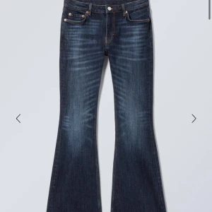 Weekday Flame Jeans!!  - Säljer dessa snygga  bootcut jeans från weekday i modellen flame! De är i strl 27/32💝 Inga defekter! Nypris 500kr. Skriv om ni har några frågor eller funderingar! 💝💝