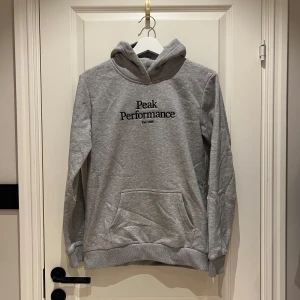 Oanvänd Peak performance hoodie  - Oanvänd!! Passar M & S