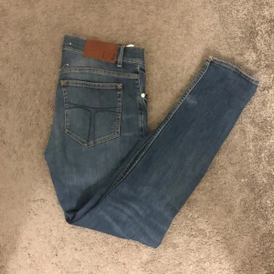 Tiger of sweden evolve - Hej, säljer nu dessa tiger of sweden evolve jeans i topp skick, strlk 30W, 32L. Pris kan sänkas vid snabbaffär.