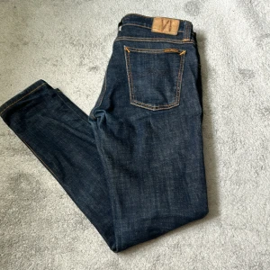 Nudie jeans  - Nu säljer vi ett par feta nudie jeans som är helt perfekta inför vintern. Dom är i storlek 31W och 32L. Priset går att diskutera! Tveka inte på att höra av dig🙌🏼