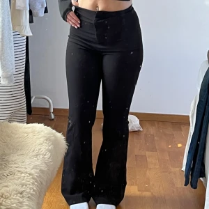 Utsvängda kostymbyxor - Fint skick, jag är 160 som referens!